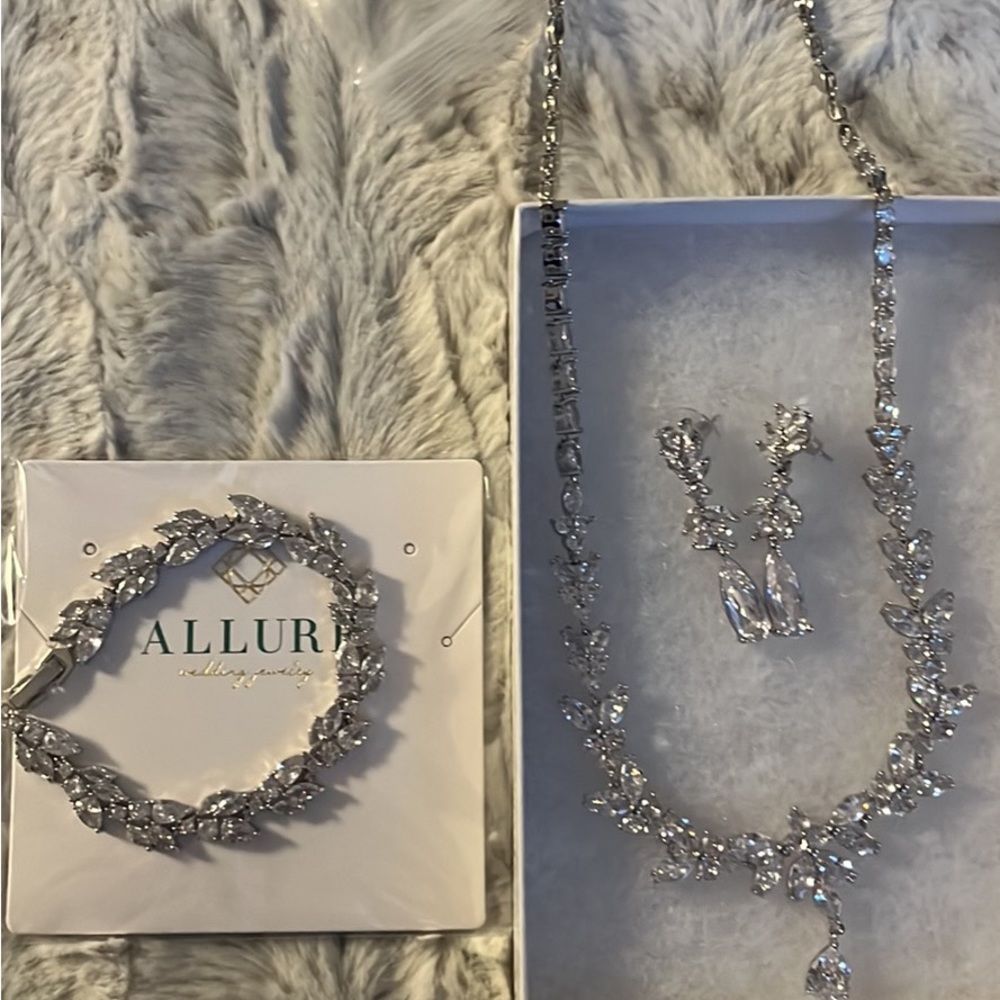 Allure Bridal jewelry set. New